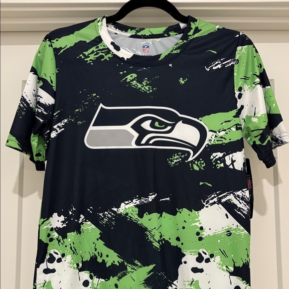 NWT [NFL] Seattle Seahawks NFL Splattered Paint  Performance Shirt Youth L 14/16 - Picture 5 of 13